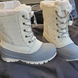 New $25 Snow Girl Boots Size 1