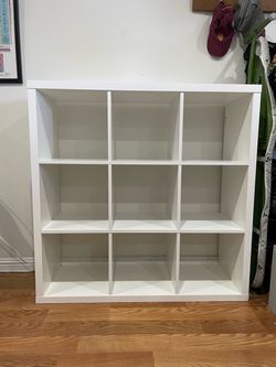 Ikea shelving unit (Kallax model), very good condition!