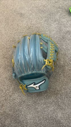 Mizuno clear baseball glove
