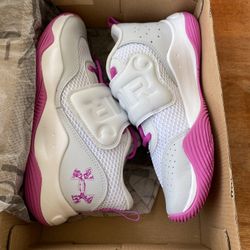 Under Armour Shoes Size 5