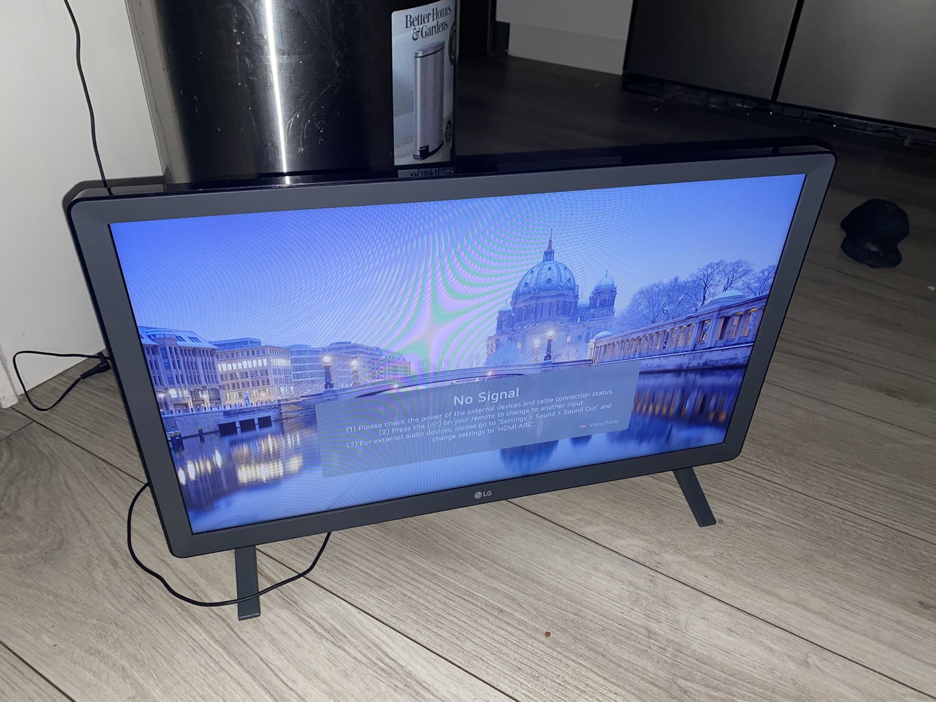 24 Inch LG Smart Tv