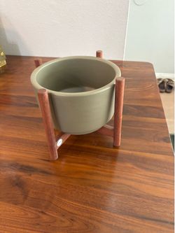 MODERNICA CASE STUDY CERAMIC POT