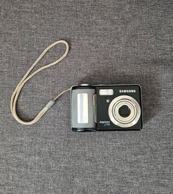 Samsung  Digimax S700 7.2MP Compact Digital Camera