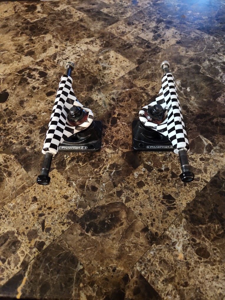 Phantom 2 Skateboard Trucks- Checkered