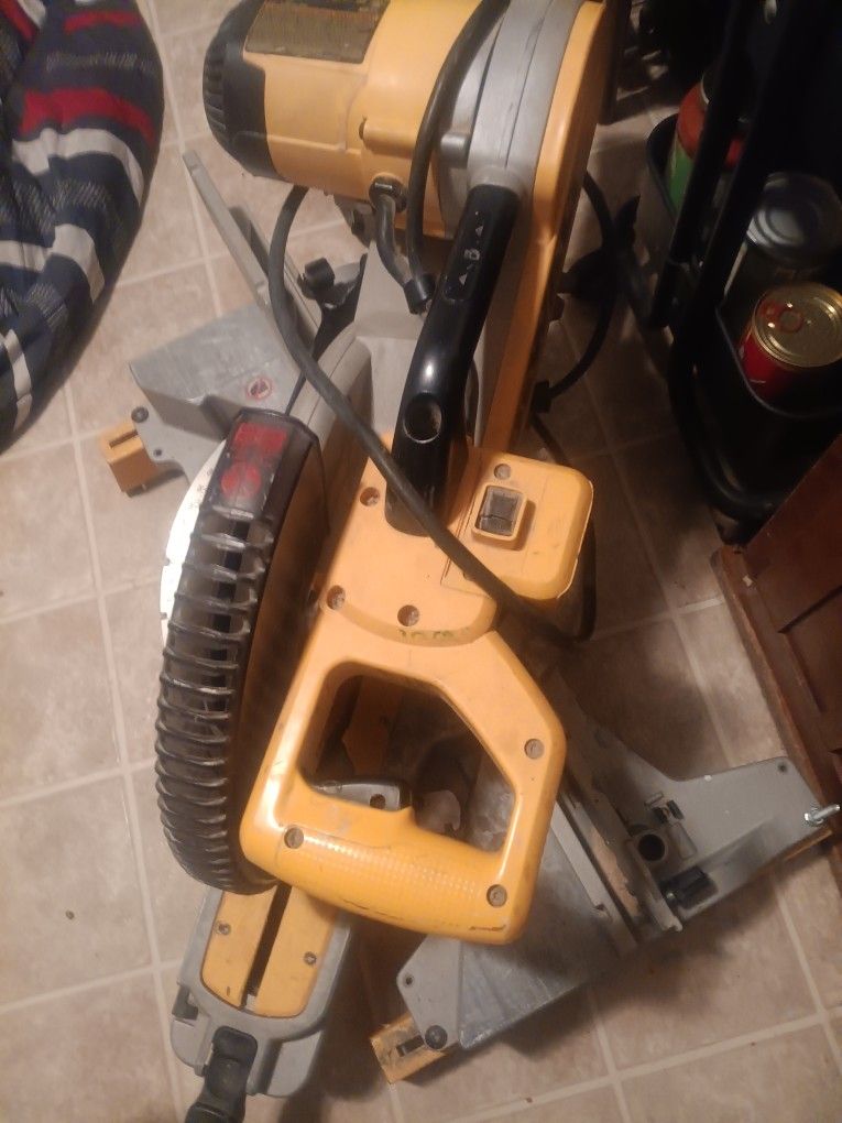 Dewalt 12 In Miter Sliding Saw