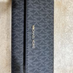 Michael  Kors Monogram New Trifold Wallet