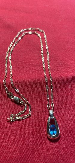 14 K Ladies Gold Chain With Pendant 19 Inch Long