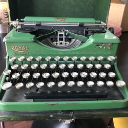 1927 Vintage Royal Portable Typewriter 