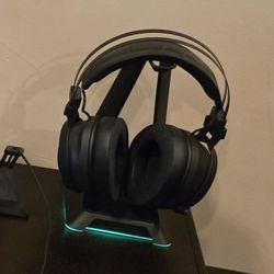 Razer Nari Ultimate Wireless Headphones + Razer Base Station Headset Stand