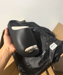 YZY 01 slides