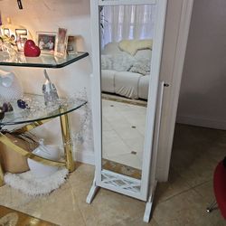 Mirror And Jewelery Holder