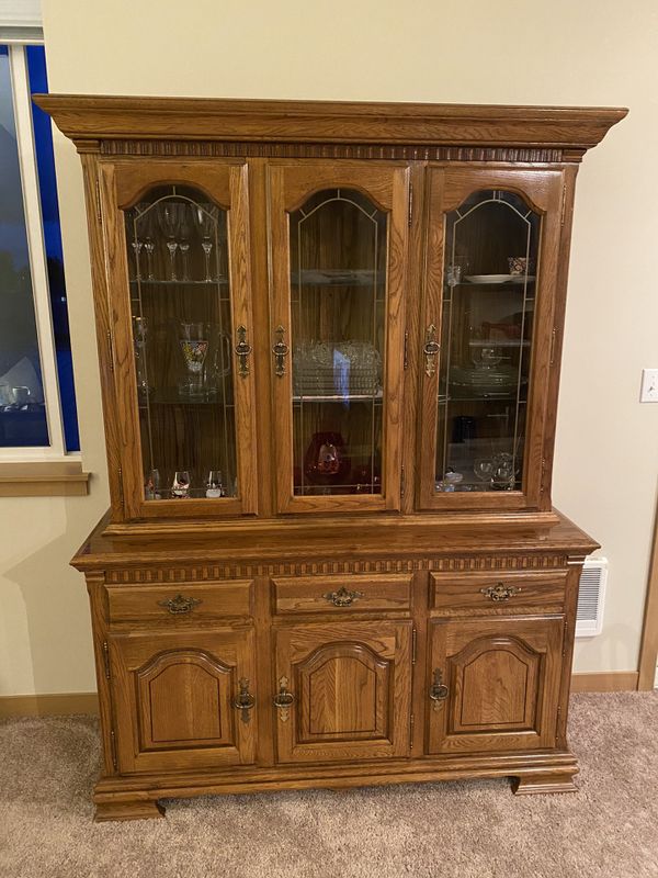 Kincaid china cabinet / hutch with base for Sale in Yelm, WA - OfferUp