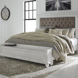 Kanwyn Whitewash Queen Upholstered Storage Bed

