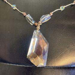 Striking Necklace and Bracelet Set