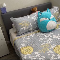 Full Size Bed With Mattress And Side Table 