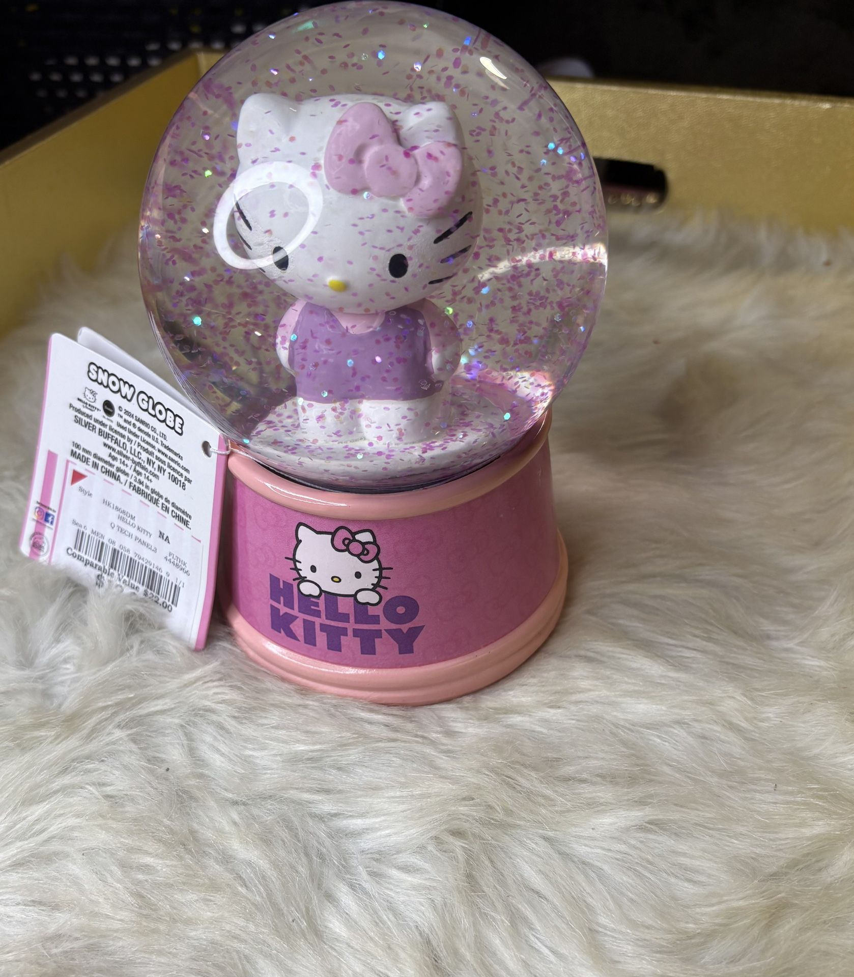 Hello Kitty Snow Globe New