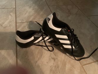Soccer cleats