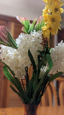 8 White Artificial Flowers 