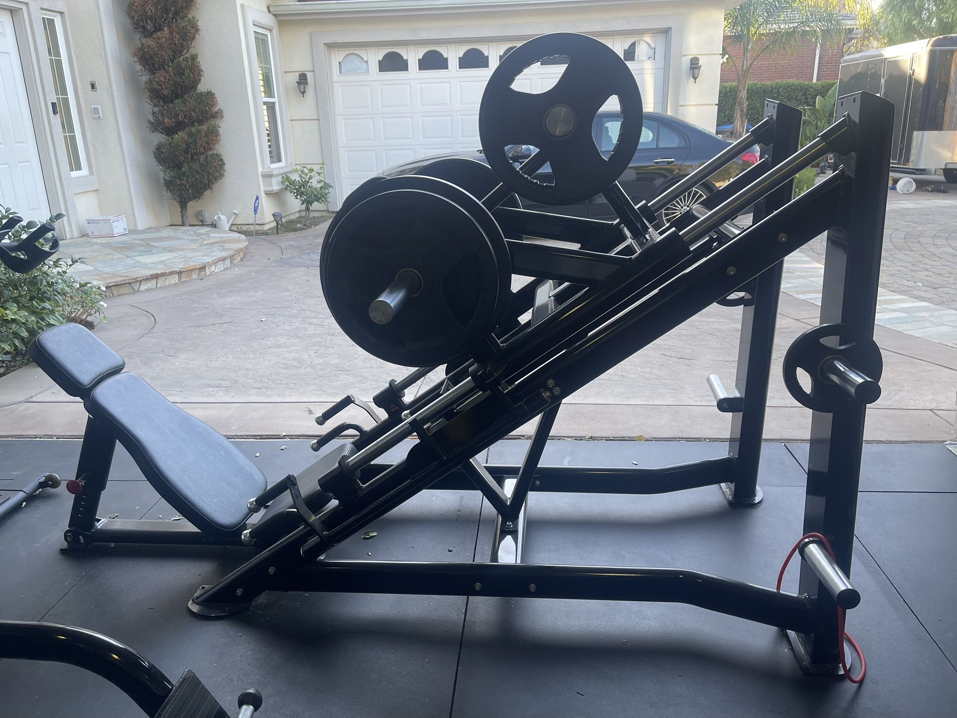 Squat press gym equipment