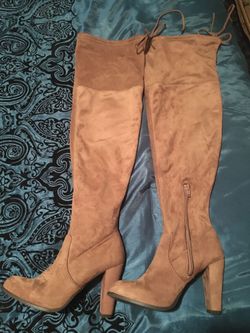 Hi Knee Top Boots (size 7)