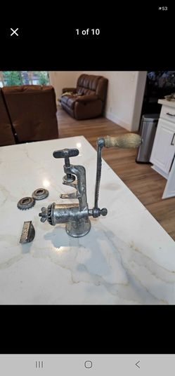 Vintage Universal No. 00 Food Chopper Meat Grinder LF&C Cast Iron Hand Crank