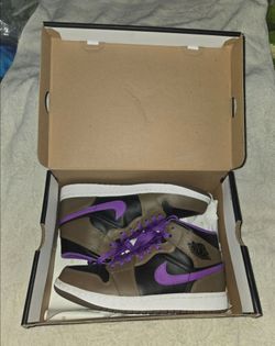 Air Jordan 1 Mid "Palomino/Wild Berry" - Men's Size 9.5 - Like New