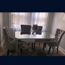 Set of 4 Dining Chairs