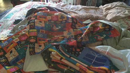 King Size Holiday bedspread And 2 King Size Shams