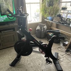 Peloton Bike Excellent Condition 