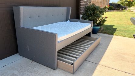 Stylish gray daybed with pull-out trundle. Includes mattress.