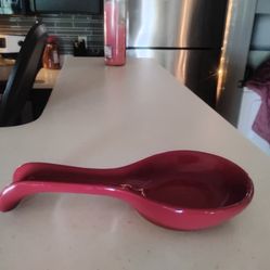 Cool spoon shape  holder for resting items when cooking (no spilling on cabinet)