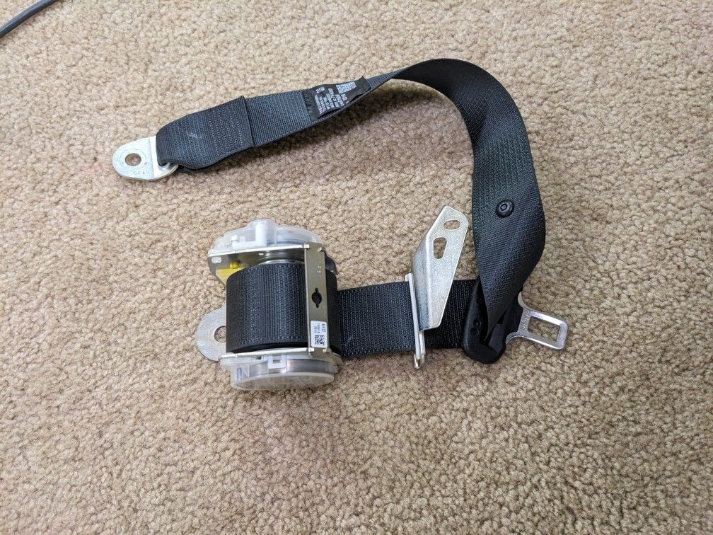 Genuine 2020 corolla back passenger driver-side seat belt 7V4000 TRMX