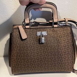 GUESS handbag BRAND NEW