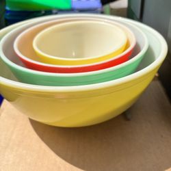Pyrex Nesting Bowls Good Shape !! 