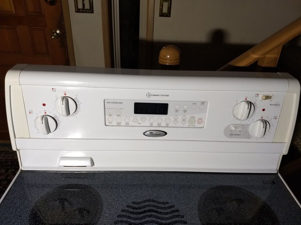 Whirlpool Gold Smooth Top ConvectionAccubake Stove/Range for Sale in