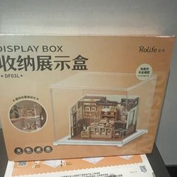 Clear display box (UNOPENED)