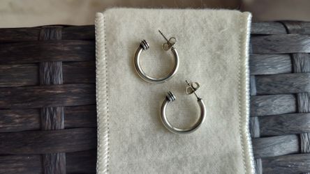 Charm Holding James Avery Hoops