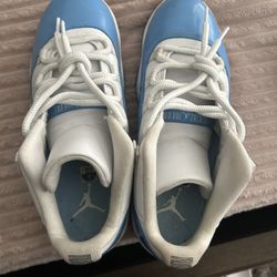 UNC JORDAN 11 LOW SIZE 9