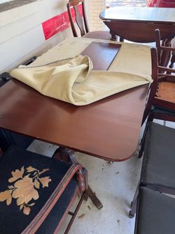Mahogany Pedestal Dining Table