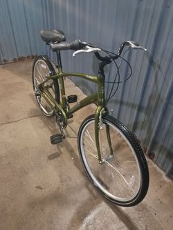 Very nice Jamis Hudson sport hybrid Ready to ride 18 inch frame