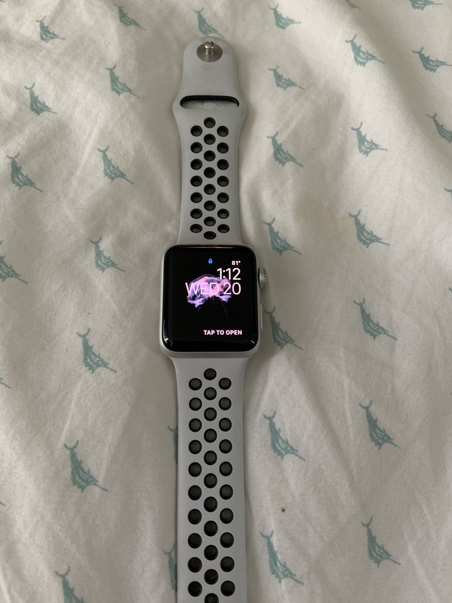 Silver 38mm Apple Watch Series 3 (Cellular)