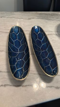 Tahari dish designer
