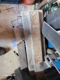 2 Hydraulic Lifts