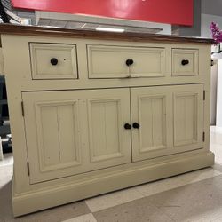 Kitchen Island 51”x35”x22”