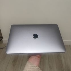 2020 macbook Air Space Gray 13.5 Inches