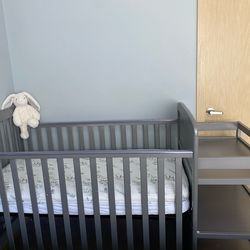 4 in 1 convertible  crib