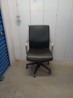 Krug comfortable Task Chair some scratches