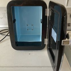 Crownful Mini Fridge