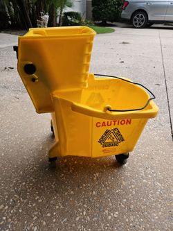 Rubbermaid commercial mop and wringer bucket