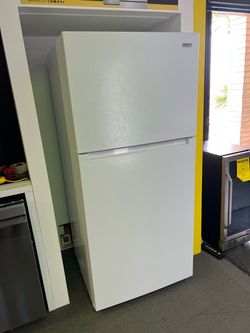 VISSANI white refrigerator
